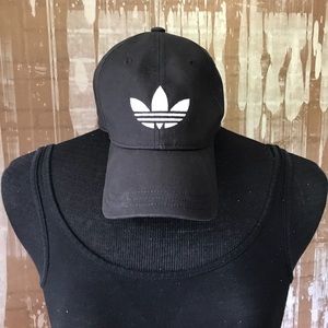 Black adidas originals hat! Only worn once!!